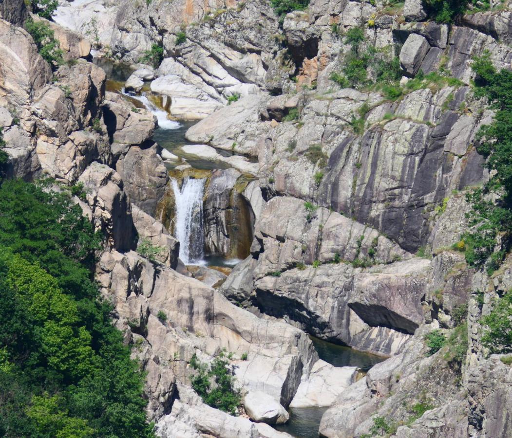 Des Rochers 2*